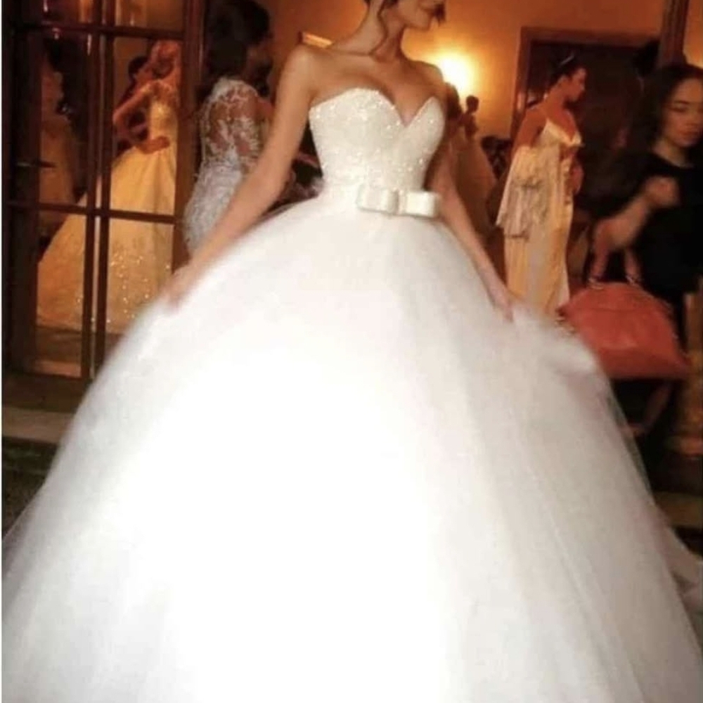 Elegant White Strapless Ball Gown Wedding Dress